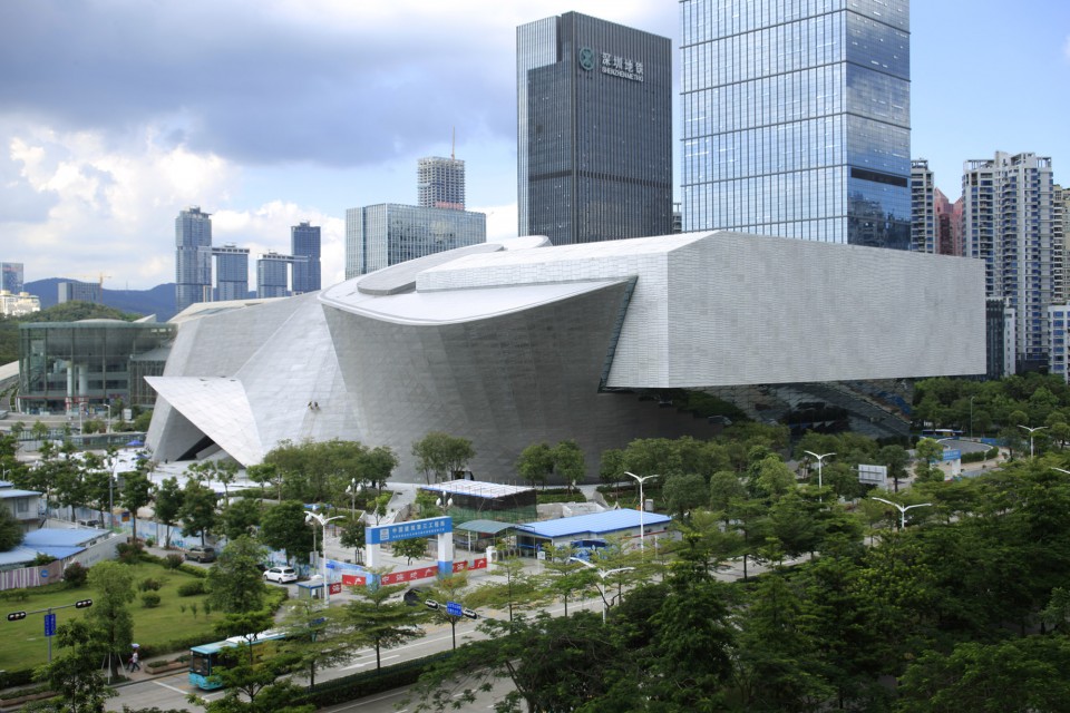 深圳深港建設工程發展有限公司